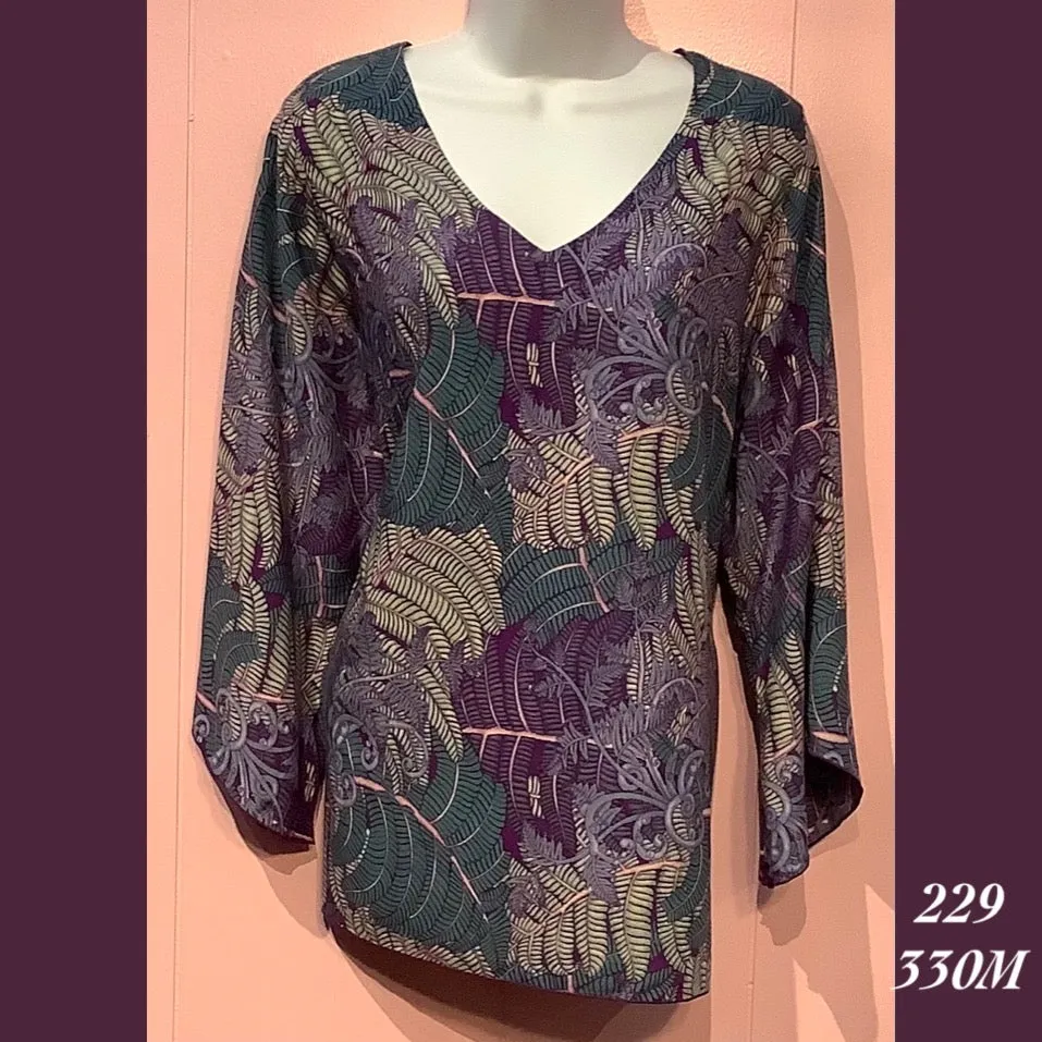 229 - 330M , V neck tunic top with 3/4 sleeve