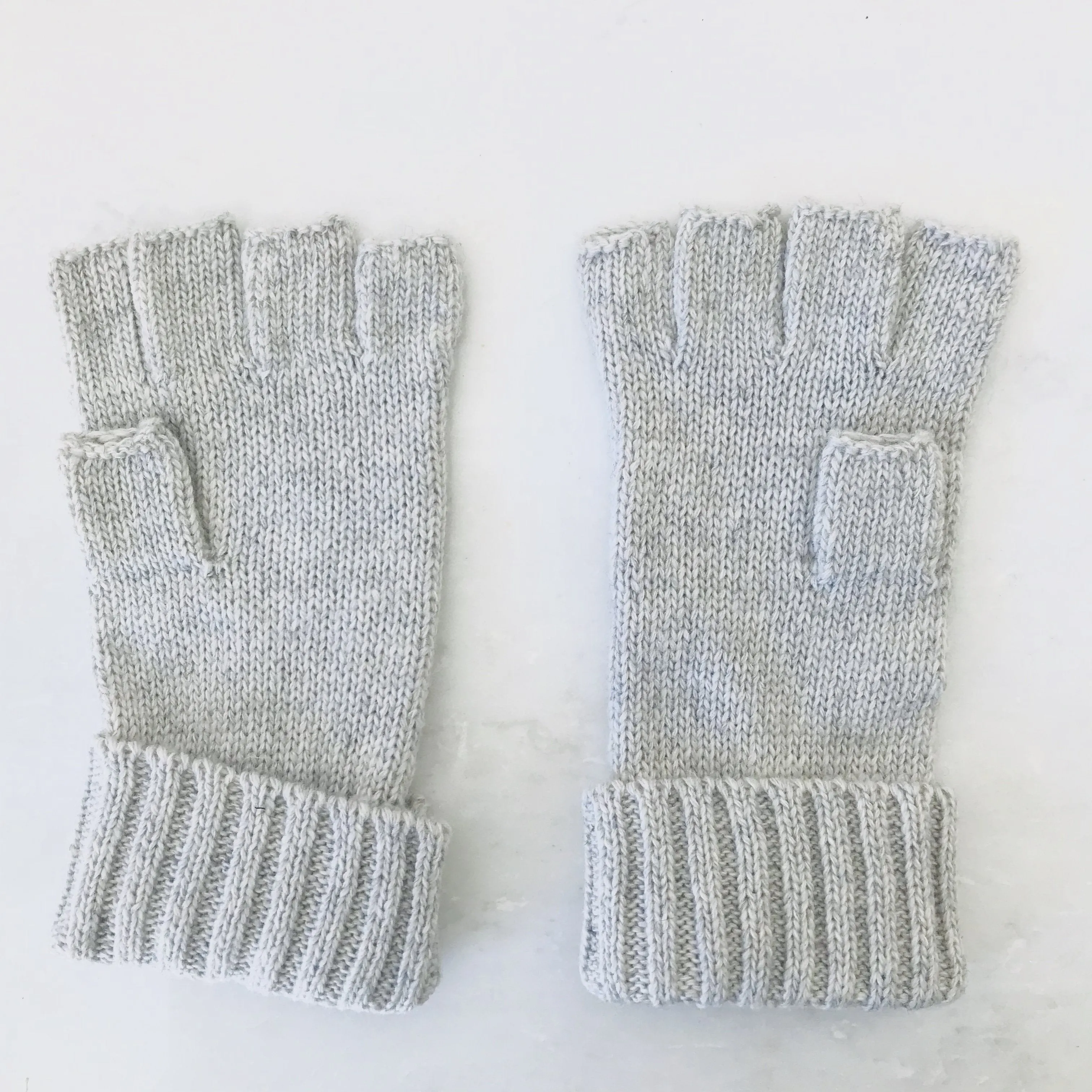 Feeling It Fingerless Knit Gloves In Grey