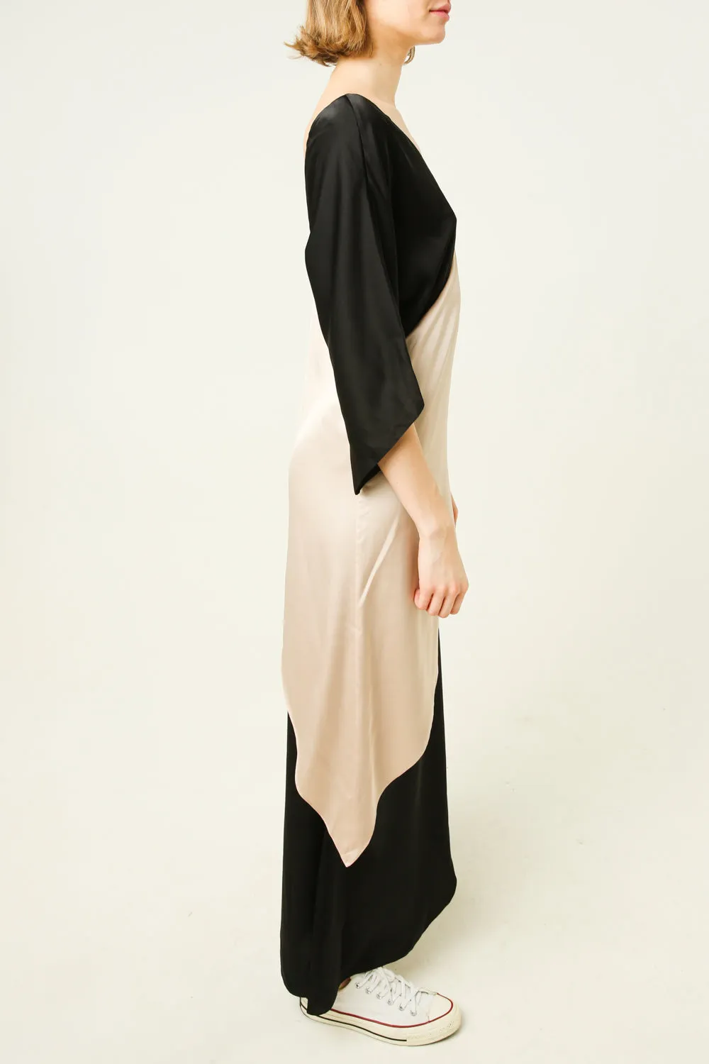 Maxi dress with asymmetrical length