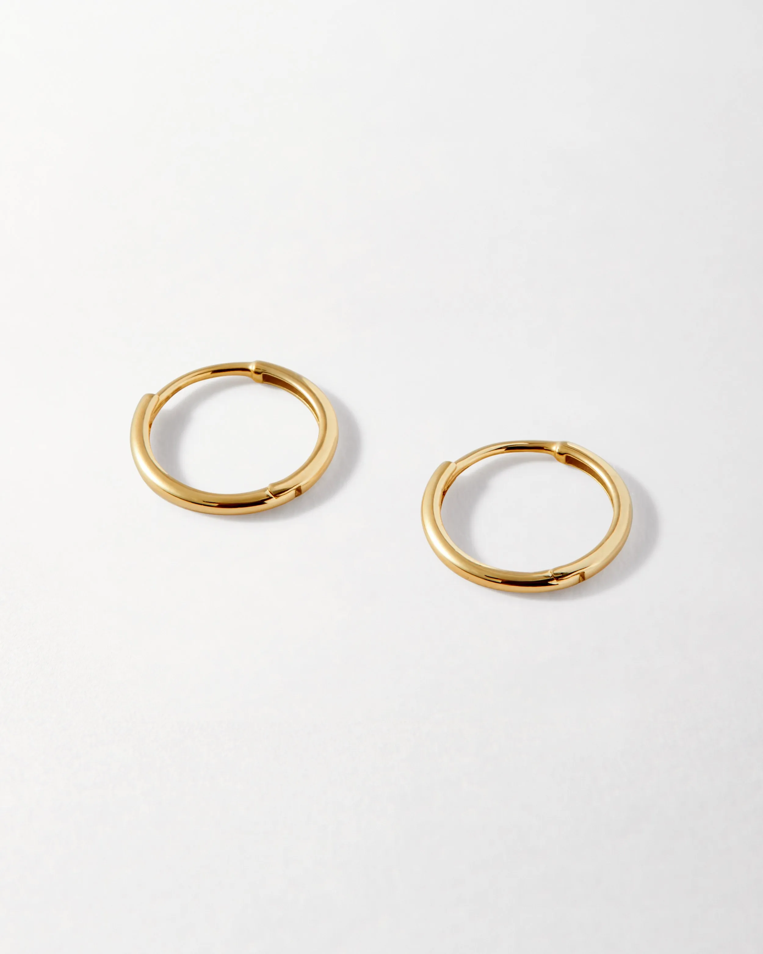 Medium Classic Hoop Earrings - Yellow Gold