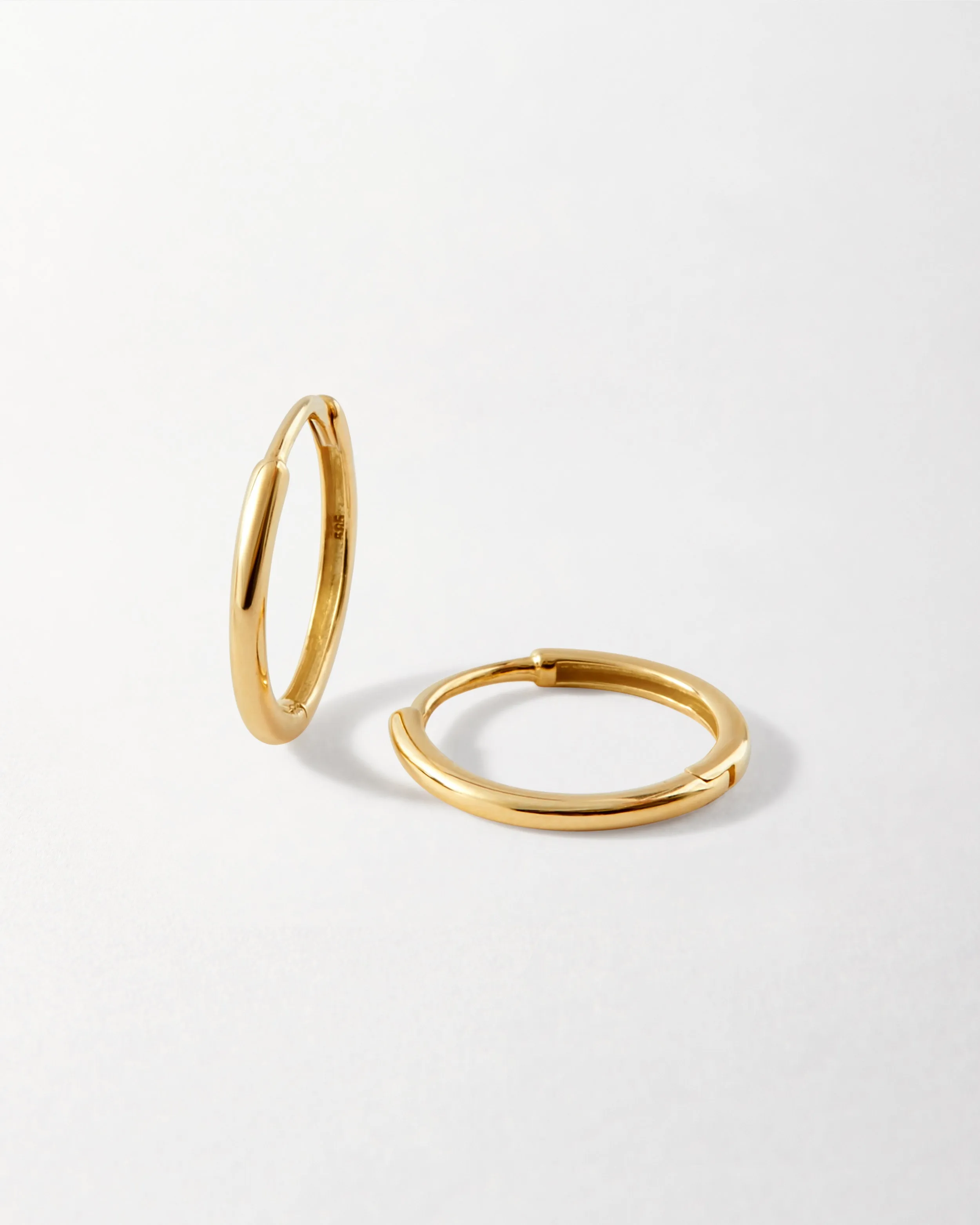 Medium Classic Hoop Earrings - Yellow Gold