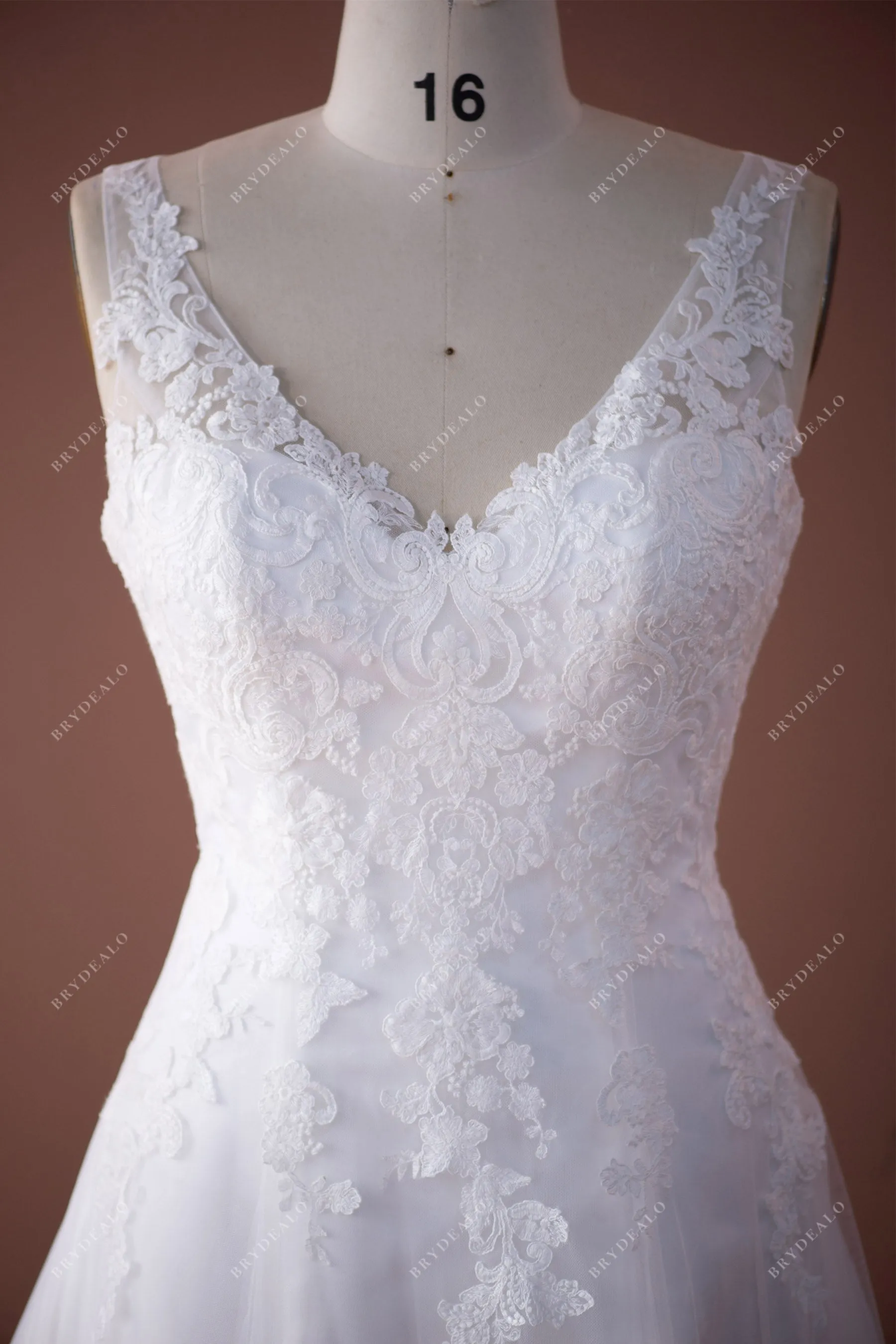 Plus Size Sleeveless Designer Lace A-line Elegant Wedding Dress