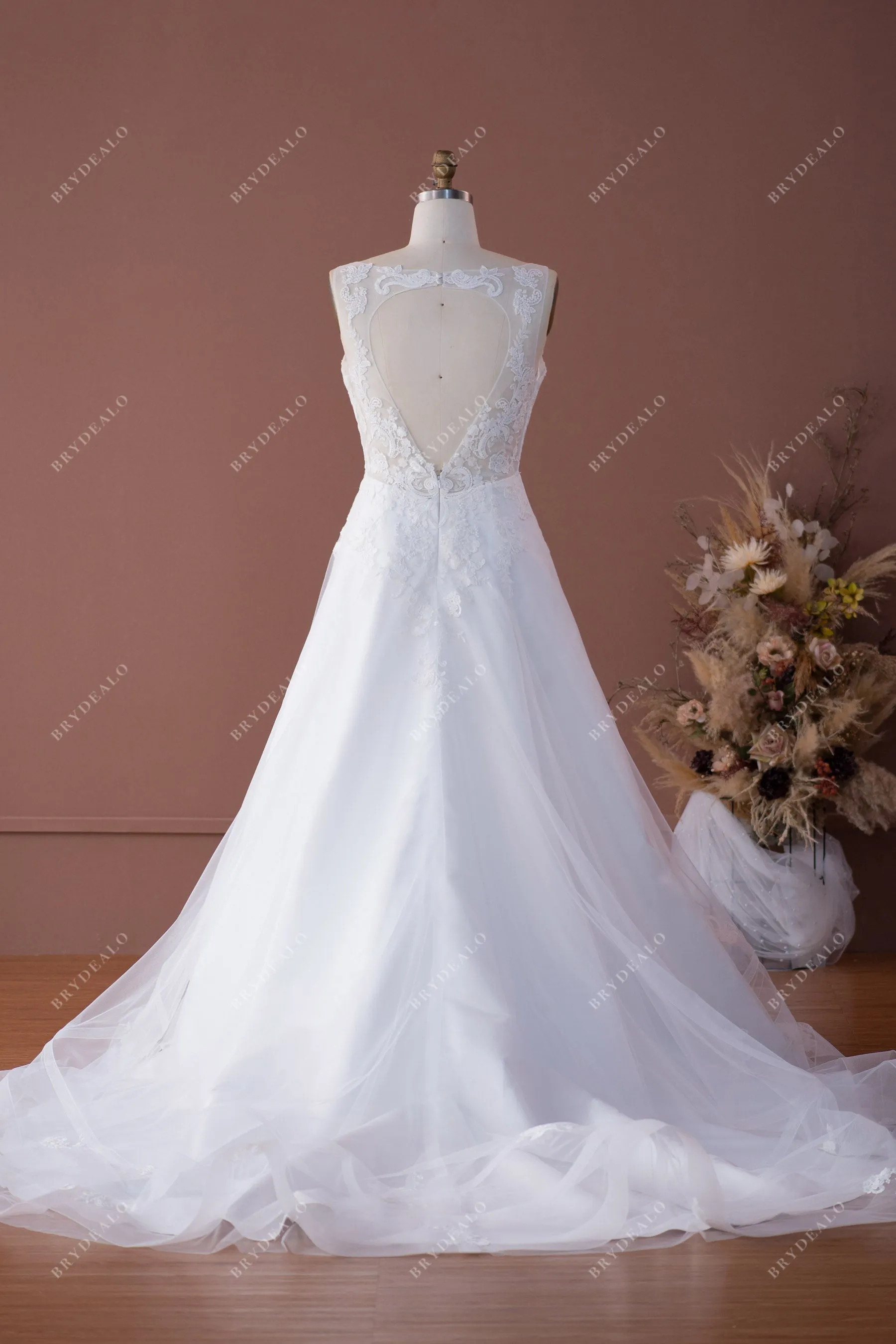 Plus Size Sleeveless Designer Lace A-line Elegant Wedding Dress