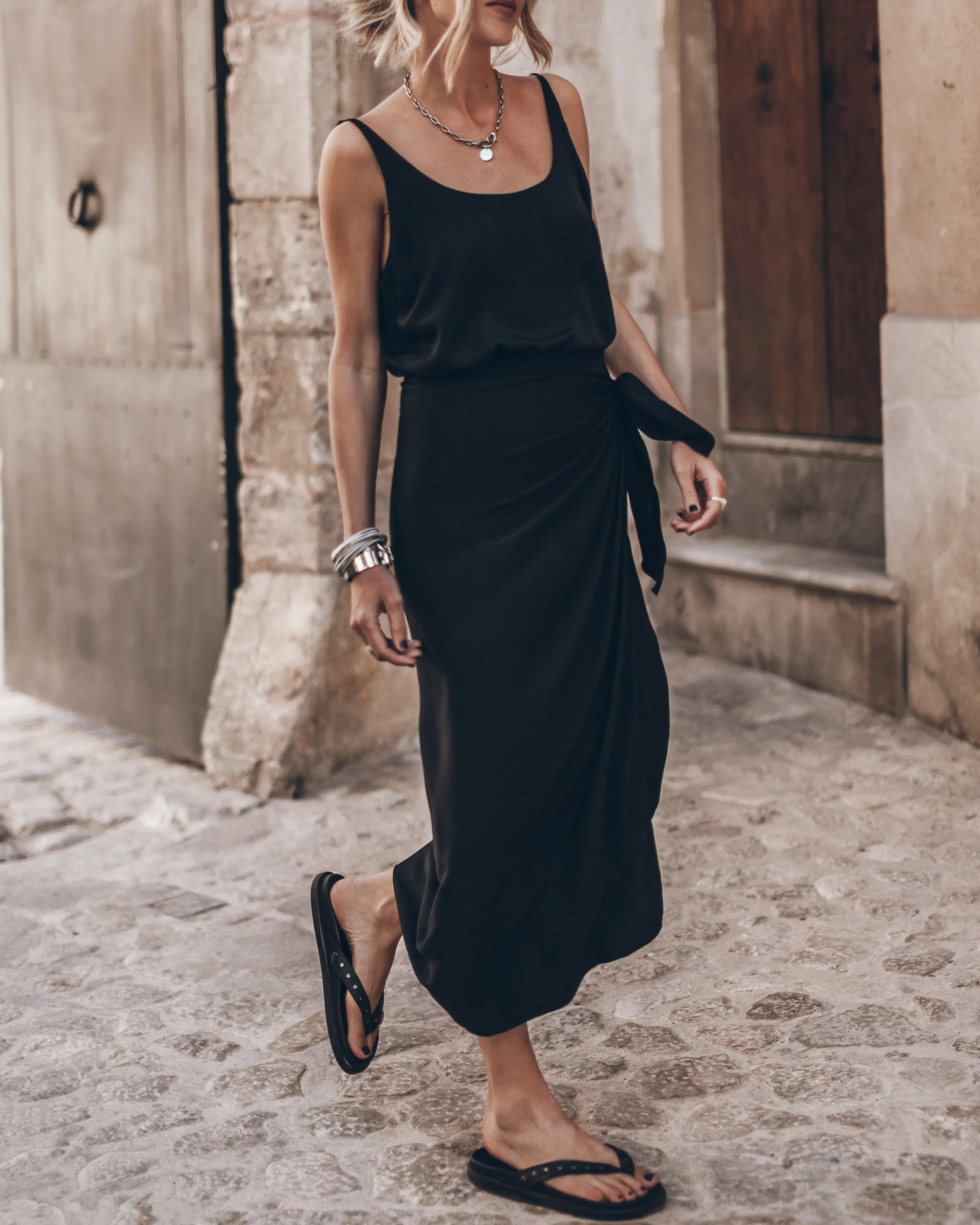 The Black Long Knotted Dress