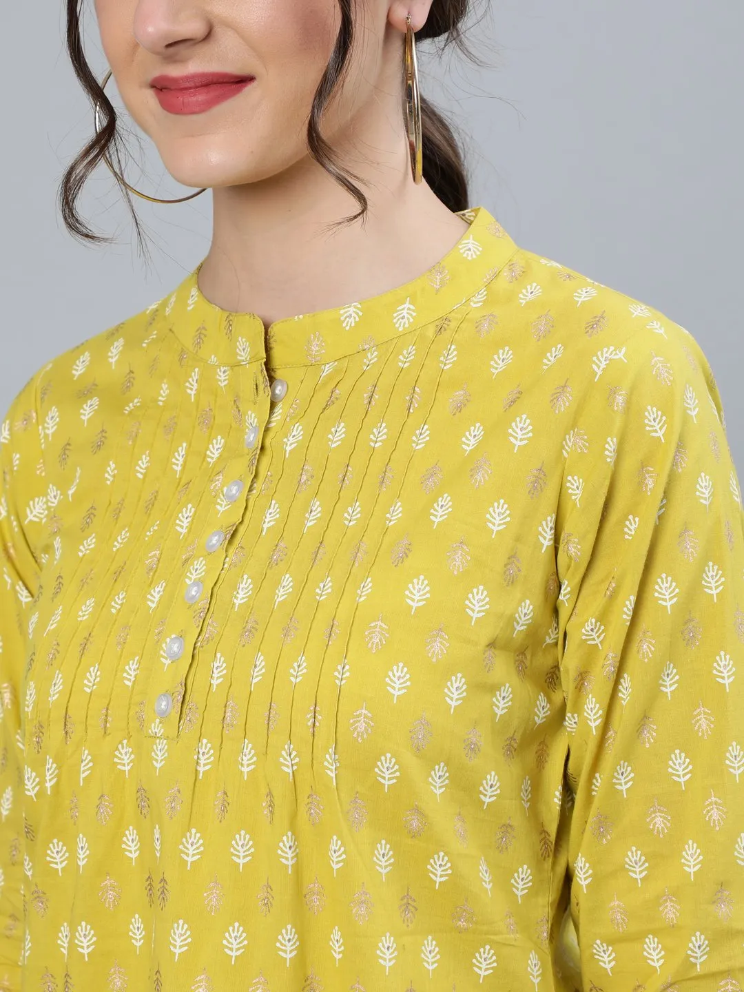 Women Green Printed Tunic With Mandarin Collar & Three Quarter Sleeves